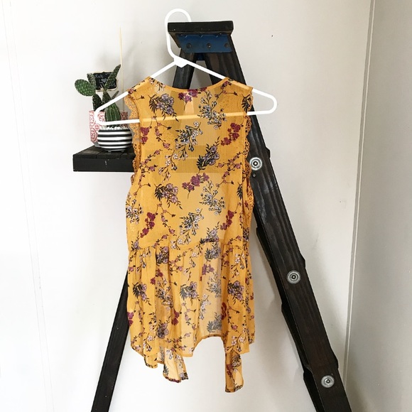 Lacy Sleeveless Kimono - Picture 3 of 3